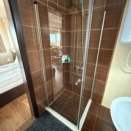 Happy 100mfrom Gondola With Free Bottle Of Wine And Free Parking דירה *